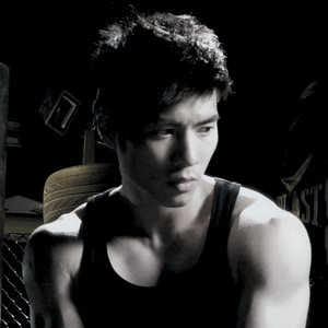 初中女生可以光溜溜上学吗
